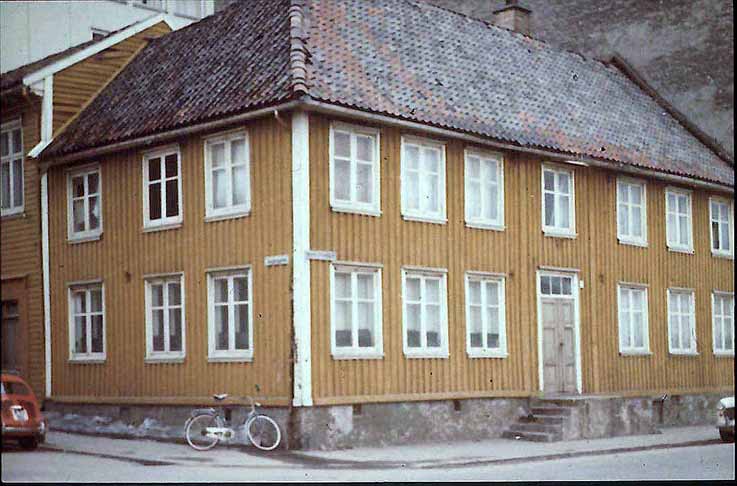 Kristiansand kvadraturen historiske bilder hus og gater Vestre Strandgate skole