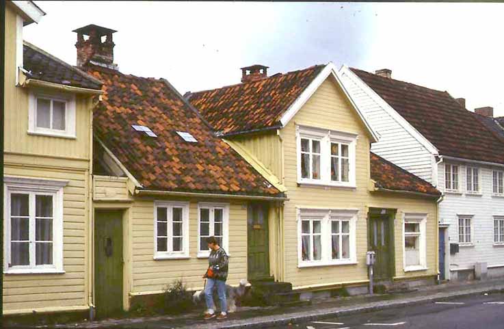 Kristiansand kvadraturen historiske bilder hus og gater gult hus