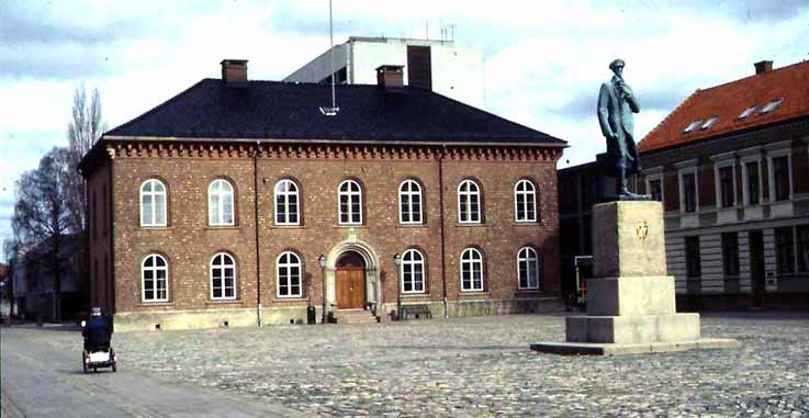 Kristiansand kvadraturen historiske bilder hus og gater bystyresalen