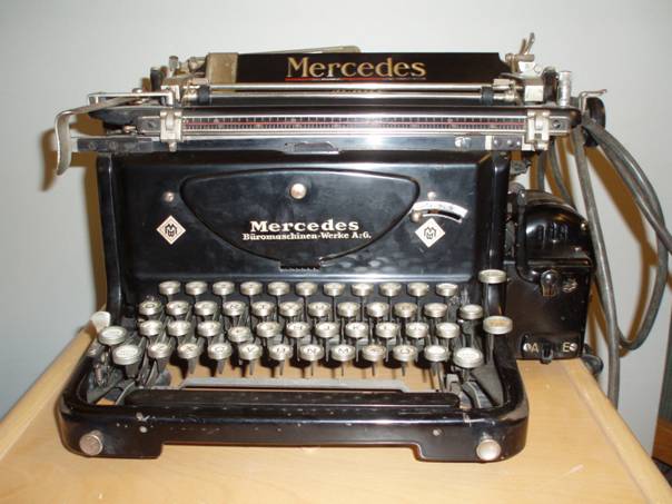 Gammel Mercedes skrivemaskin