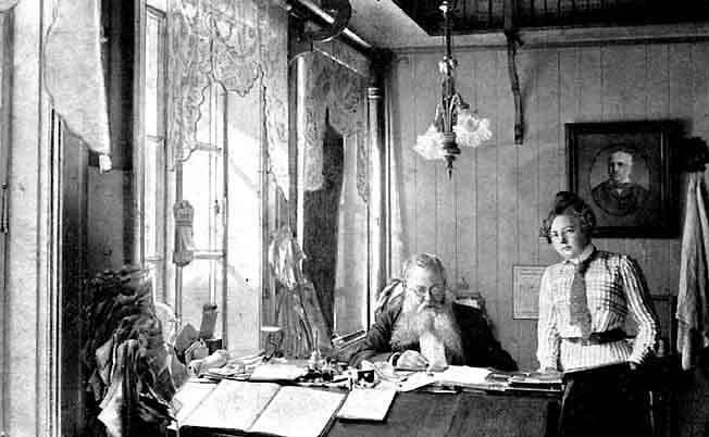 A. Olsen og Søn. Forretning i Kristiansand Kvadraturen 1905
