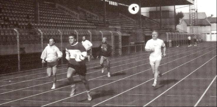 (Side 163B)  Harald Tønnessen vinner sitt heat på 60 meter foran Arne Eriksen, Øystein Berge, Wilfred Dønnestad og Per Moseid.