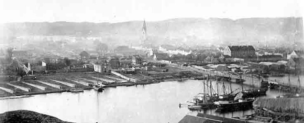 Rester av Kongens Verft. Foto etter bybrannen i Kristiansand i 1892