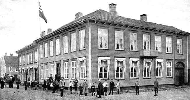 John. P. Johnsen.  Kontorlokalerne i Forretning i Kristiansand Kvadraturen 1905