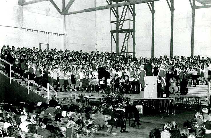 Kristiansand frikirke felleskristelig møte i hangar på kjevik i 1970