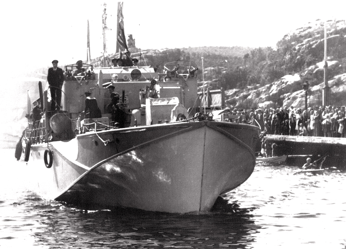 Fredsdagene i 1945. Kronprins Olav kommer til Kristiansand